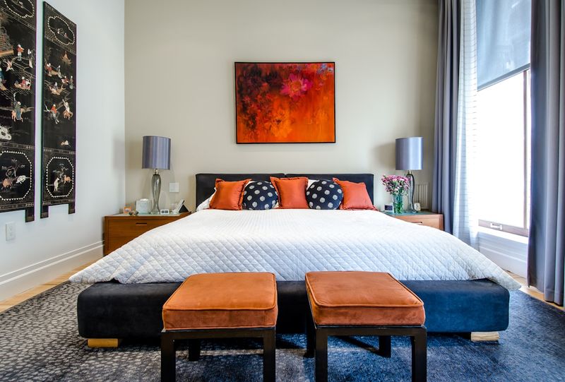 floating-frame-canvas-bedroom